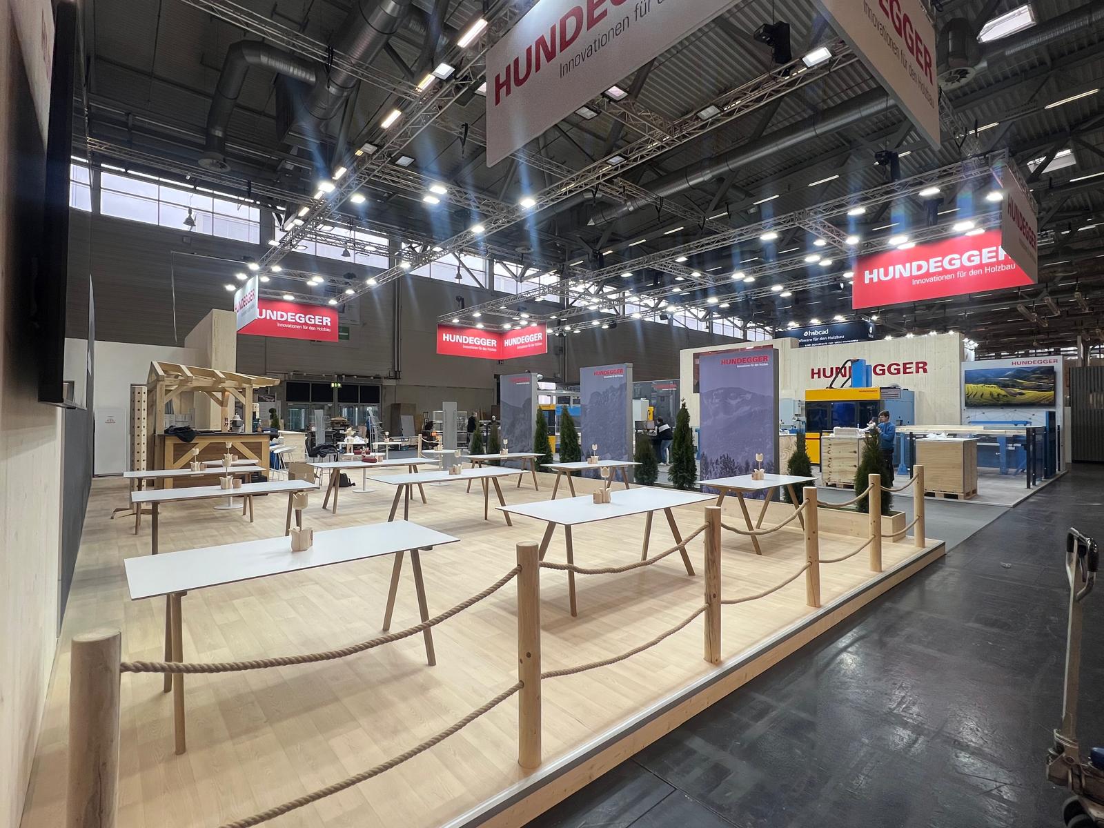 Premiere auf der DACH+HOLZ! 🏗️ Wir durften zum ersten Mal den Messeauftritt für hundegger_ag auf der dachundholz…